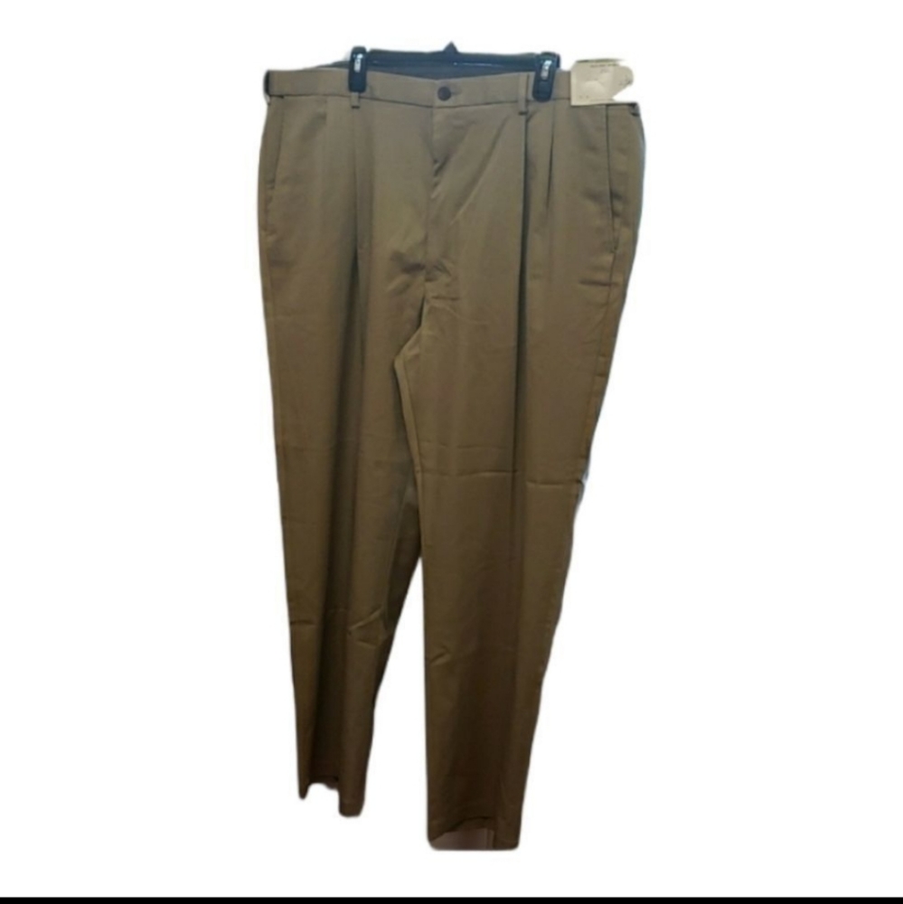 Haggar Classic Fit No Iron Khaki Pants Sz 44W X 30L NWT